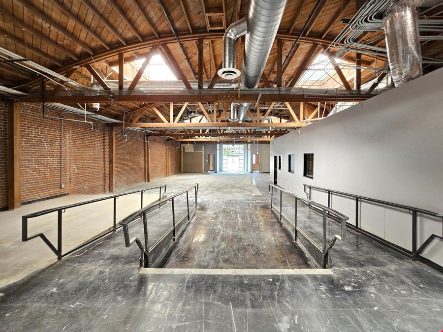 Lindblade Media Center