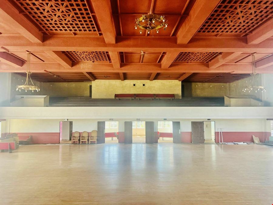 Veteran's Memorial Hall