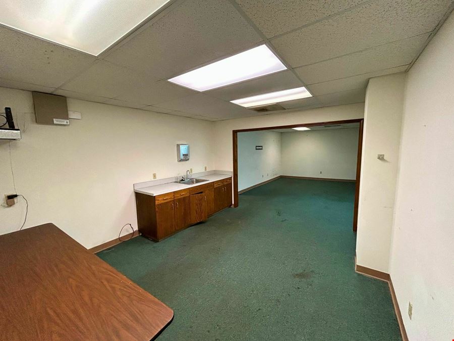 OFFICE/WAREHOUSE FOR LEASE SOUTHWEST SPRINGFIELD