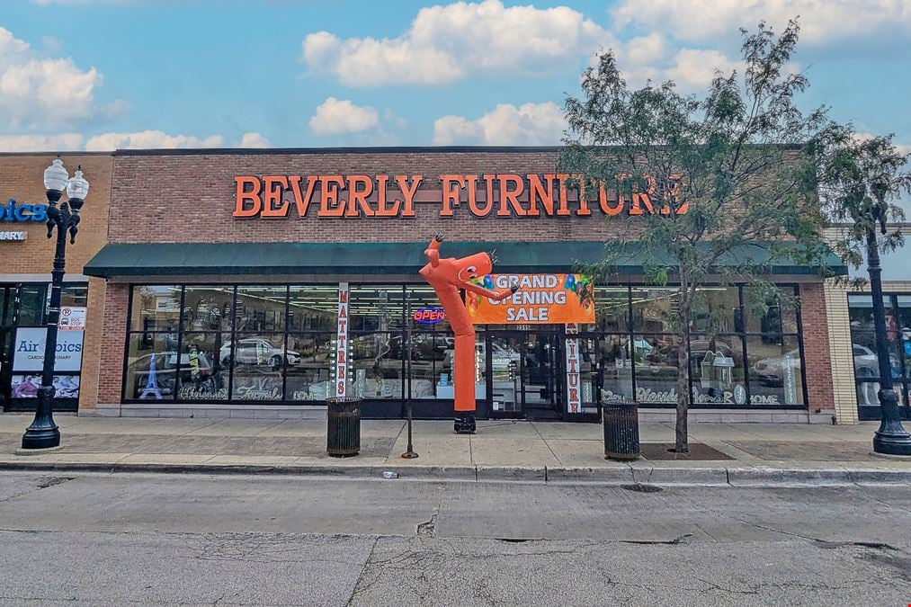 Multi-Tenant Retail Building with Parking Lot at 95th/Western in Chicago