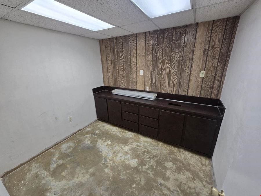 FOR LEASE: Professional office 1,100 SQFT