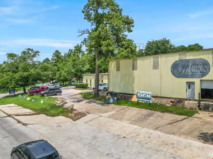 Corner Lot Warehouse on I-45