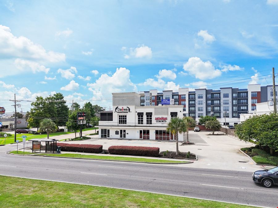 Street-level Retail Suite Fronting Popular Veterans Blvd