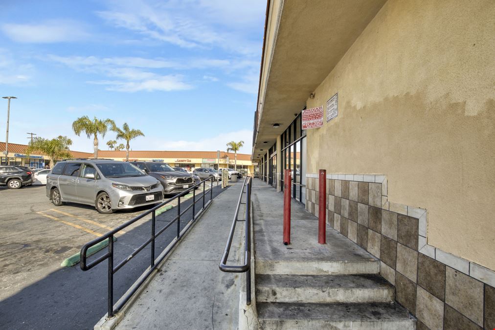 Hoa Viet Market