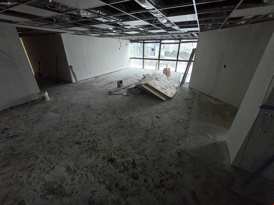 PREMIER OFFICE: Amazing opportunity to lease!