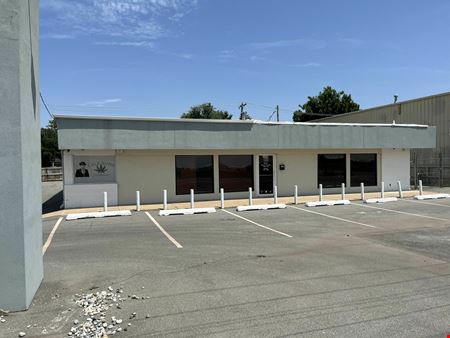 Preview of Retail space for Sale at 5310 N Rockwell