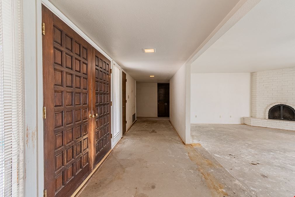 4-Bedroom Corner-Lot Home in Vista Del Valle- 1930 S 14th Ave