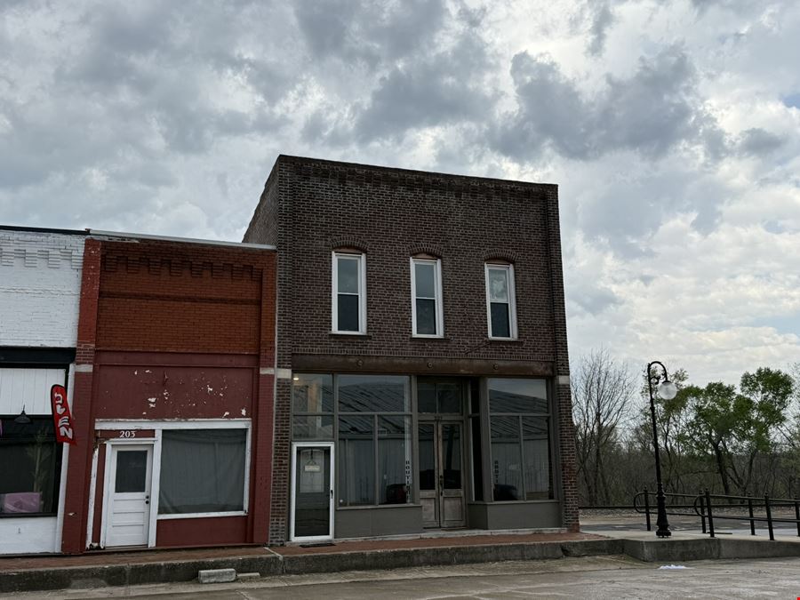 RETAIL WITH AIRBNB LOFT FOR SALE