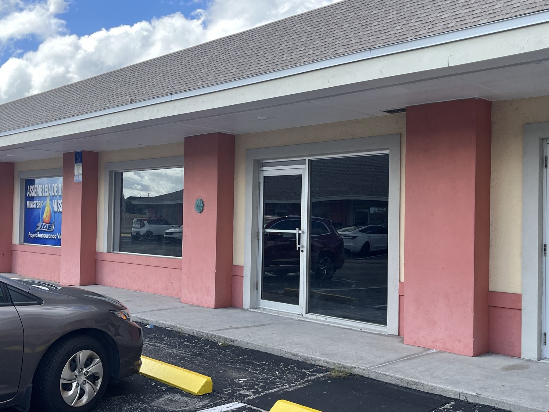 In-Line Retail Space on College Pkwy