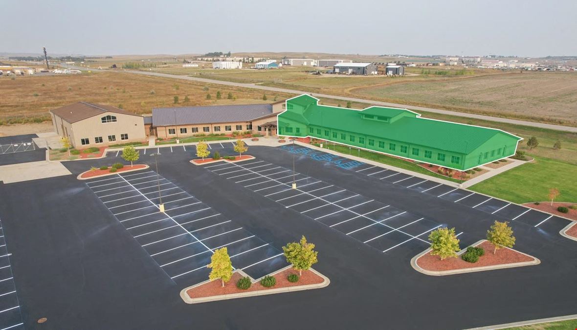 ±17,000 SF Office Space & Yard | Williston ND