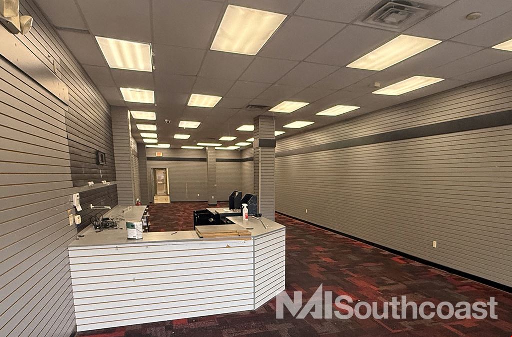±1,950 Retail Space - Ft. Pierce Plaza