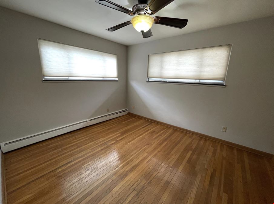 221 Robinhood Ln