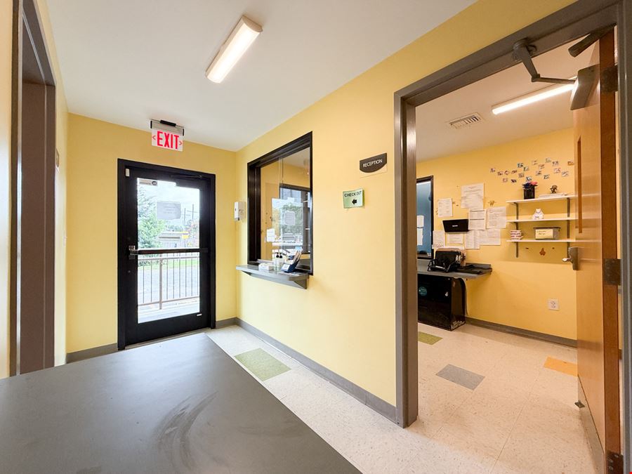 Fully Built out Corner Medical Office in Algiers