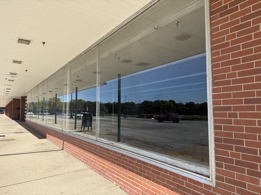 A big open retail floor in downtown Mundelein