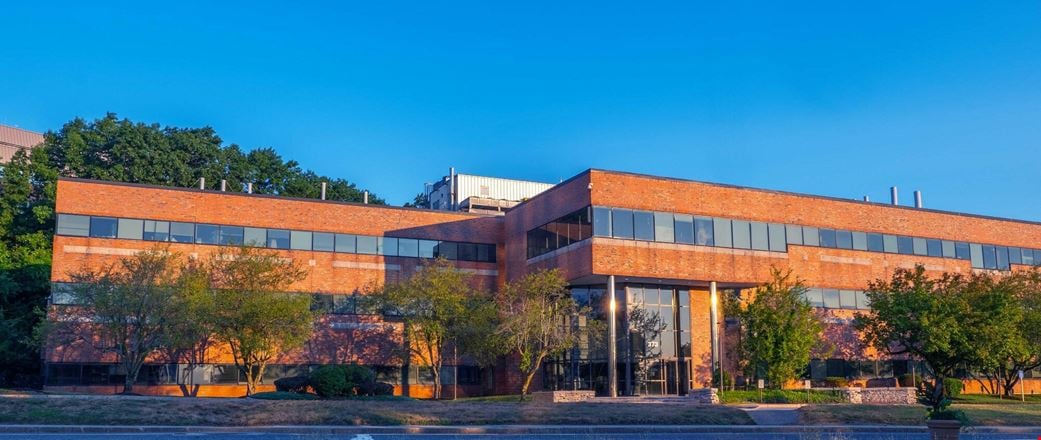 Preview of Industrial space for Rent at 373 Plantation Street