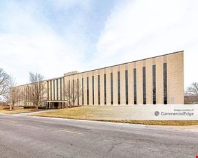 Cloverleaf Building 1