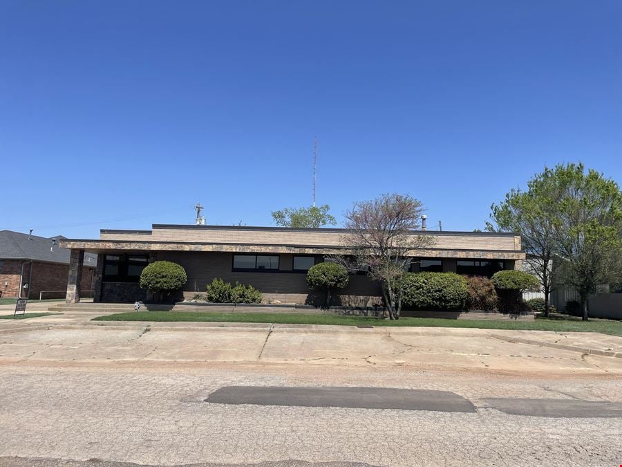 Office/Retail Building For Lease