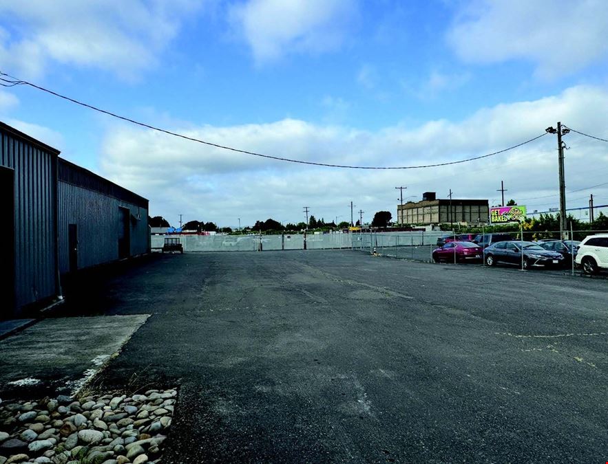 Large Industrial Warehouse w/Yard