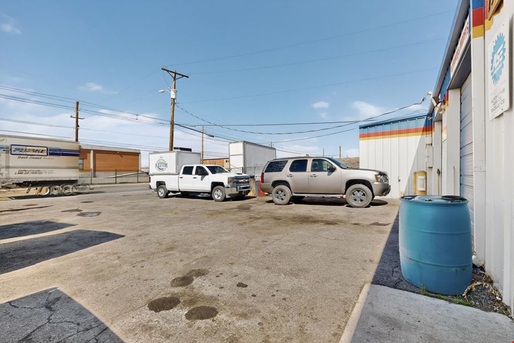 VERSATILE RETAIL/ WAREHOUSE PROPERTY