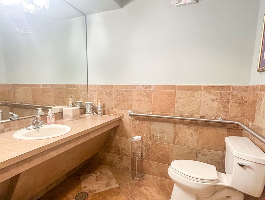 2,500 SF Dental Office Condo near Perkins & Siegen Intersection