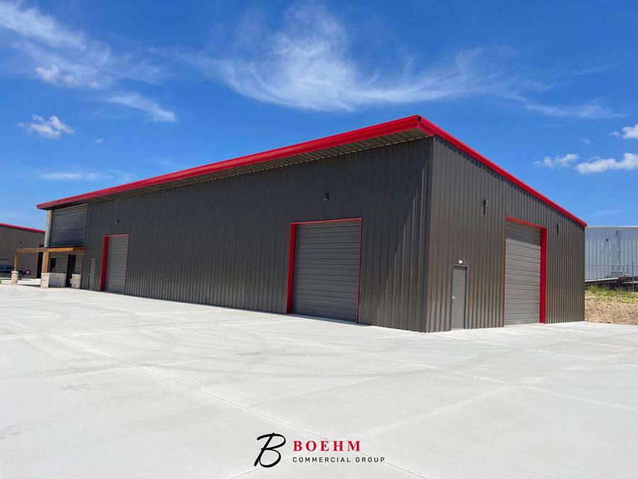 Warehouse/Office Building For Lease in Boerne Texas