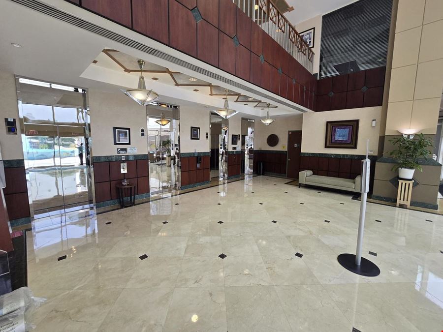 PREMIER OFFICE: Amazing opportunity to lease!