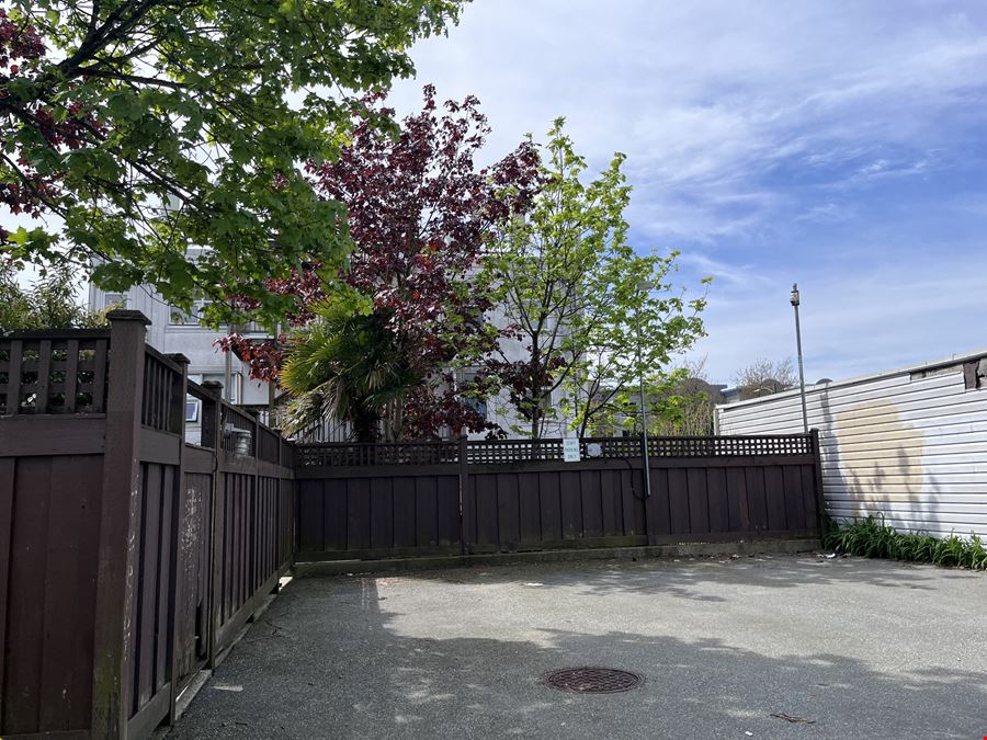 763 Kingsway