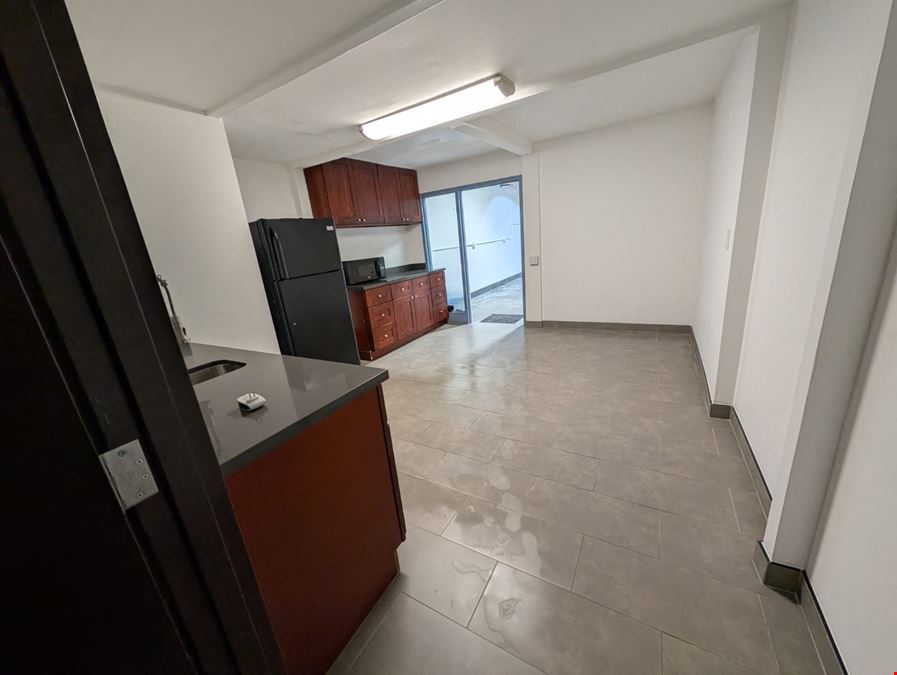 200 Valley Dr, Ste 6
