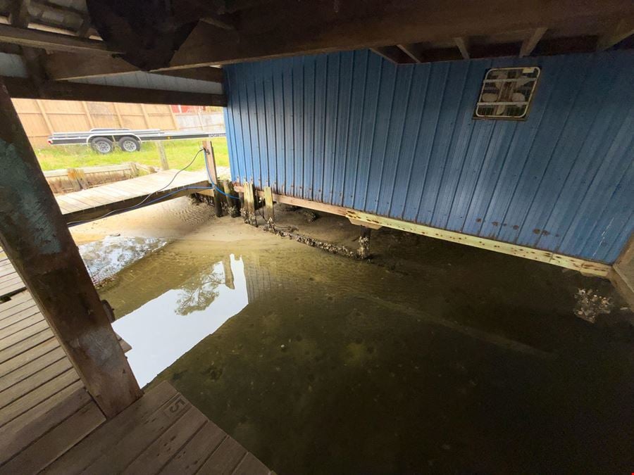 Waterfront Commercial Opportunity| 4,992 SF |