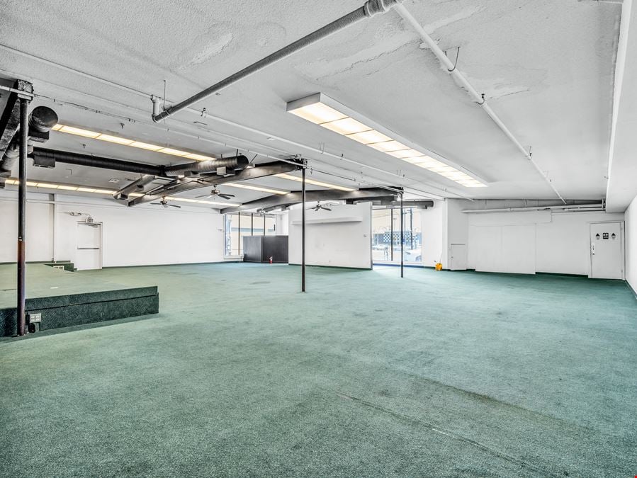 Retail/Warehouse Spaces Available Off Blackstone Ave