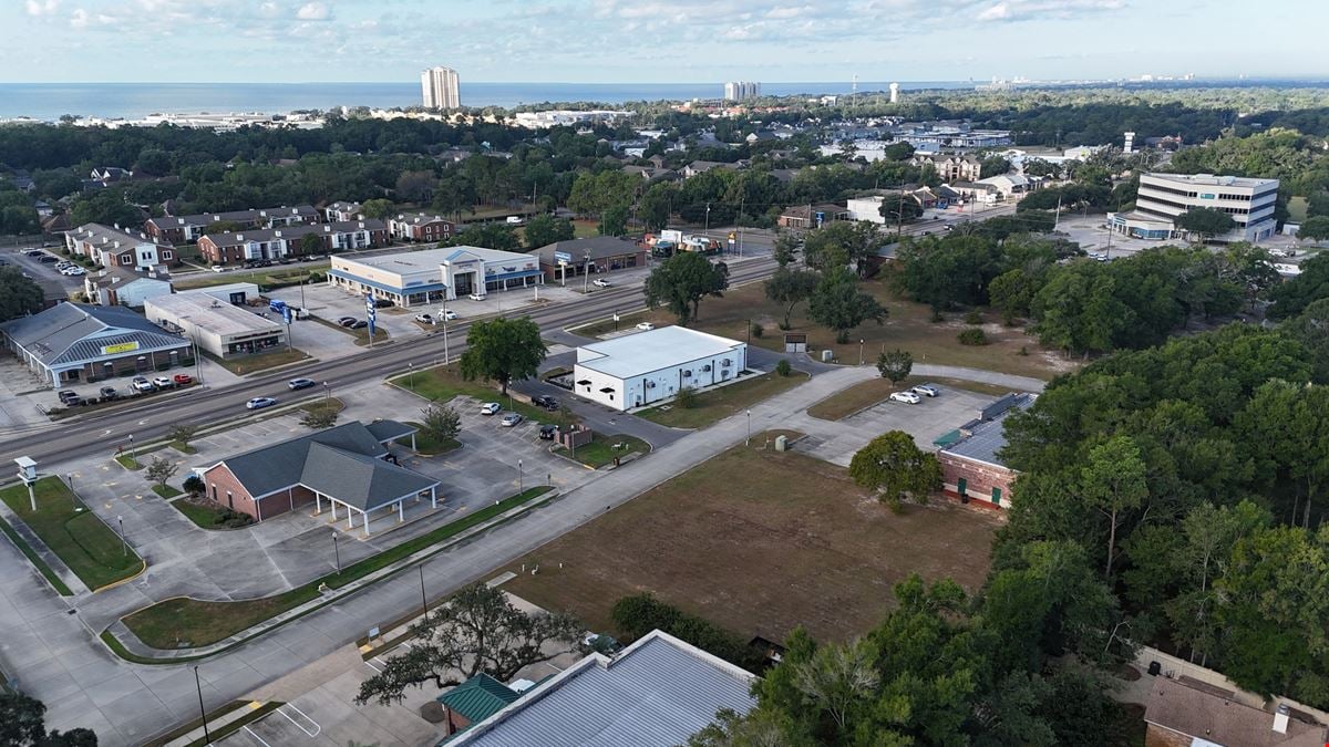 Mixed Use Medical Office w/ Three Apartment Rentals