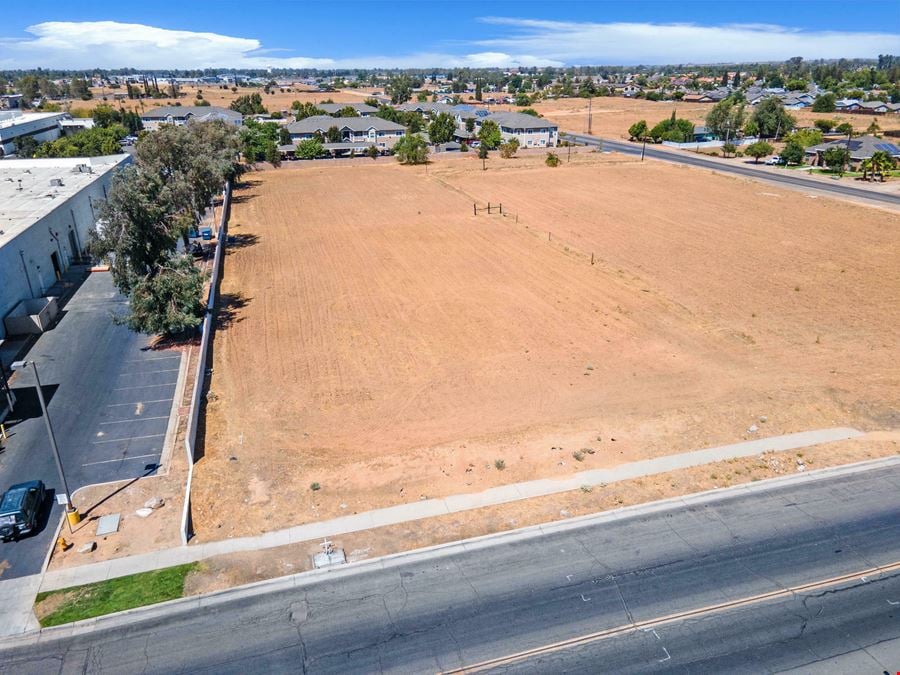 ±1.59 Acres of Prime Retail Land off CA-99 in Madera, CA