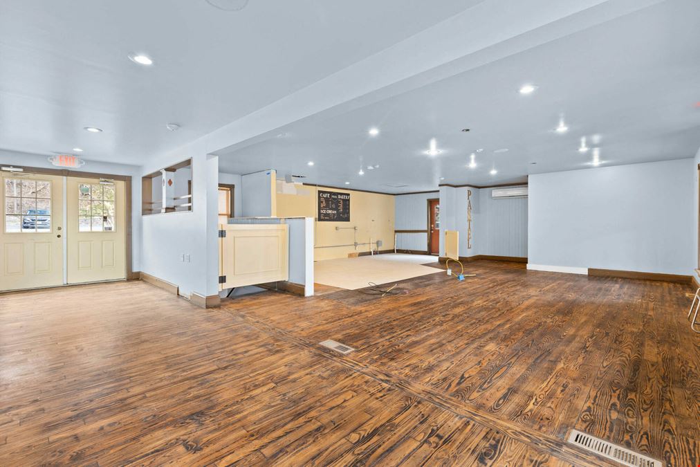 90 W Main St