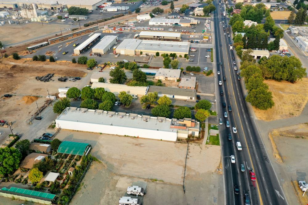 Highway 20 Frontage Building