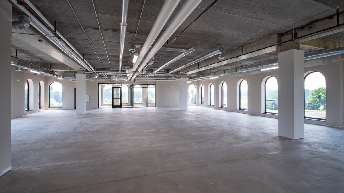 Professional Space Anchored by Established Bank