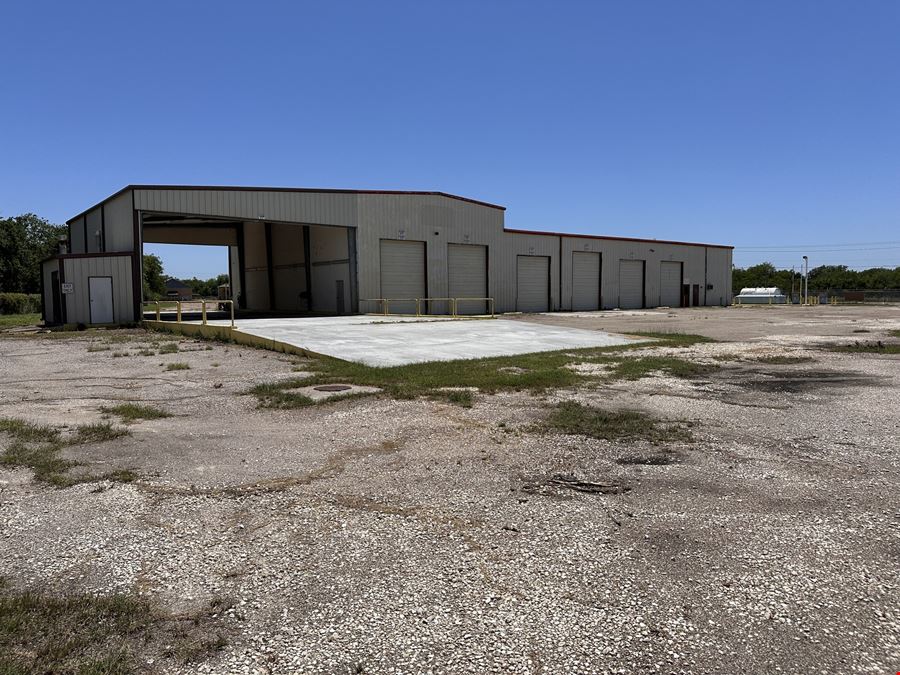 Multiple Crane Served Shops & Wash-Bays Near Hwy 281