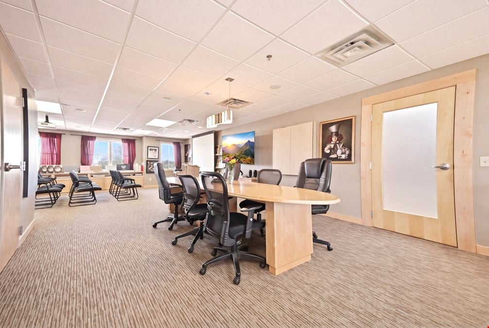 Beautiful Beacon Shore Office Park 2nd Floor Office Condo, located on Armstrong Lake in Oakdale!