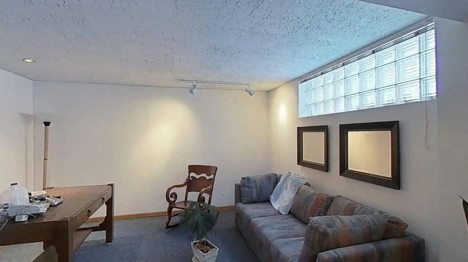 415 W. Grand River Ave.