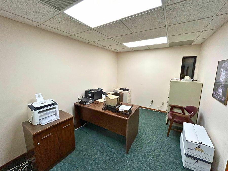 OFFICE PROPERTY FOR SALE OR LEASE OFF CHESTNUT EXRESSWAY & US 65