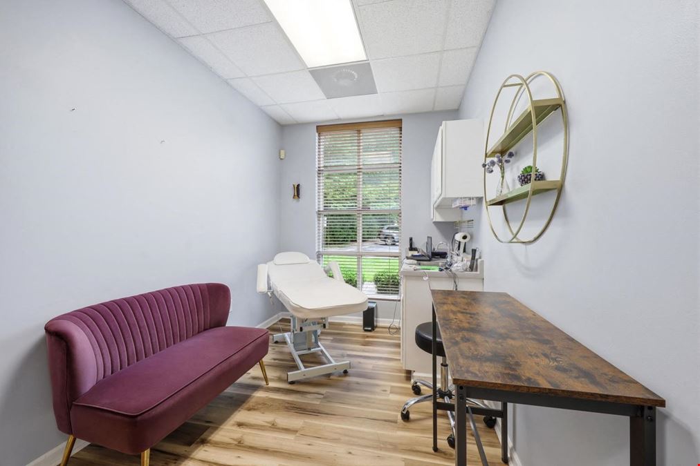 3 Suites at 502 McKnight Drive
