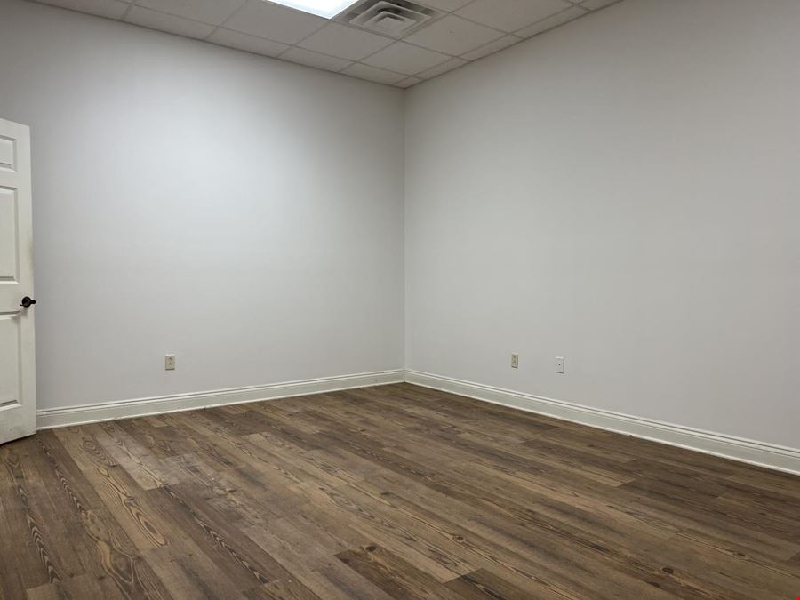 5,600+SF Office w/824 SF Shop on St. Charles in Houma