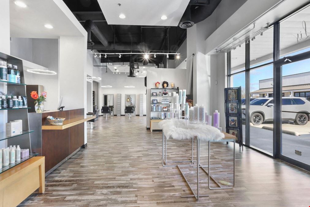 Retail Suite For Lease on Airline Hwy Strip Center