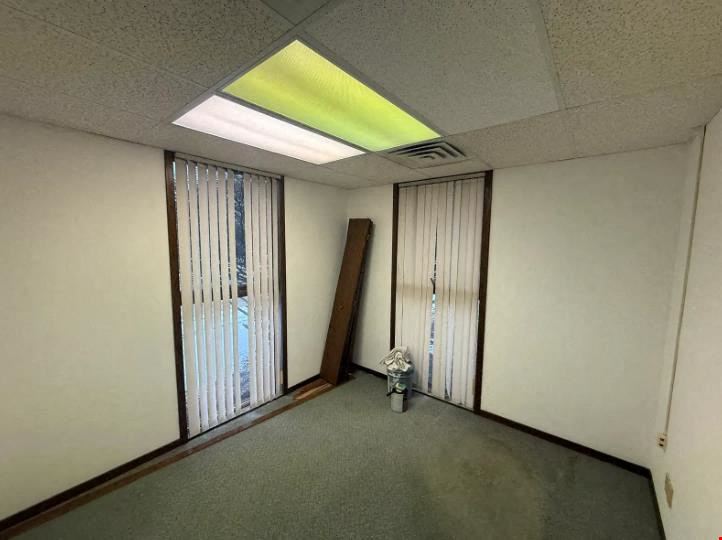 Office Suites for Lease in University Commerce Park - Okemos