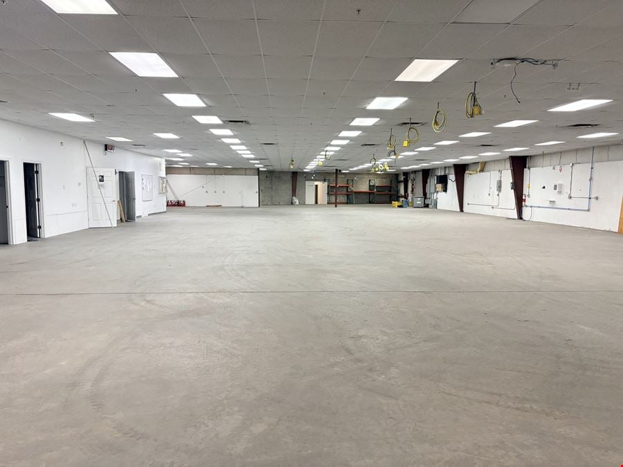Rare Retail and Warehouse Opportunity on US-41
