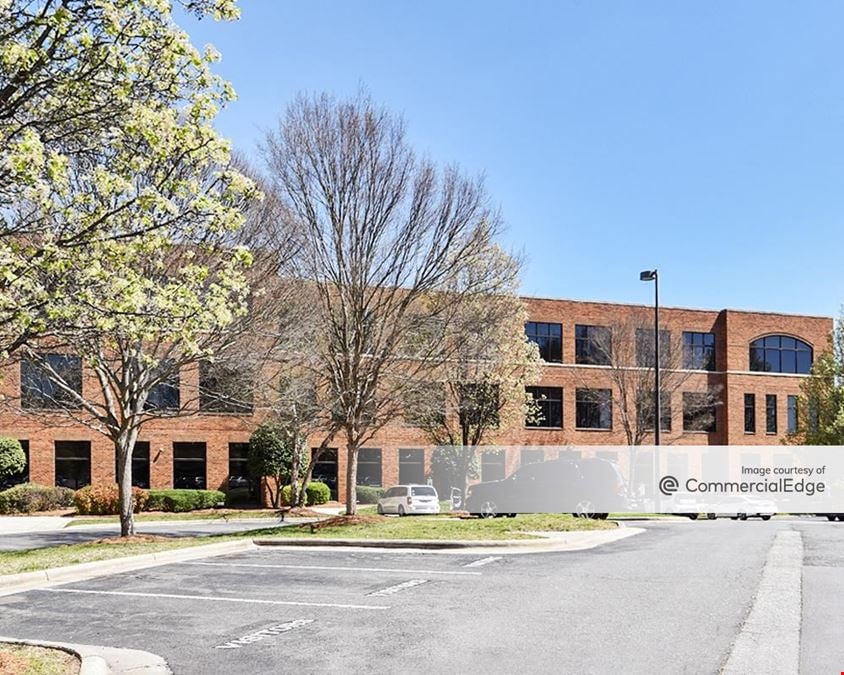 Mendenhall Oaks Business Park - Aetna Building