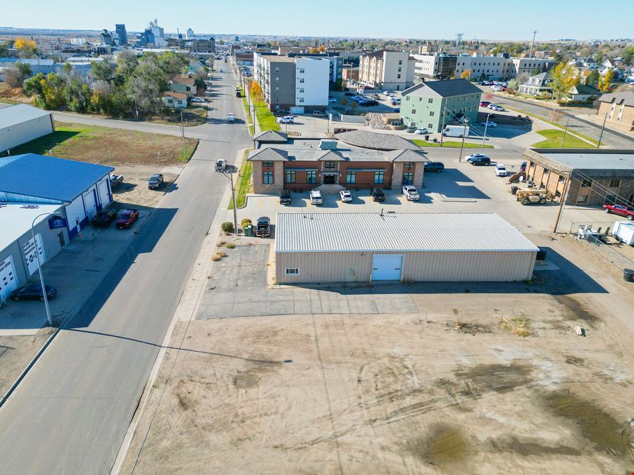 Free standing ±4,000 SF Shop & Office