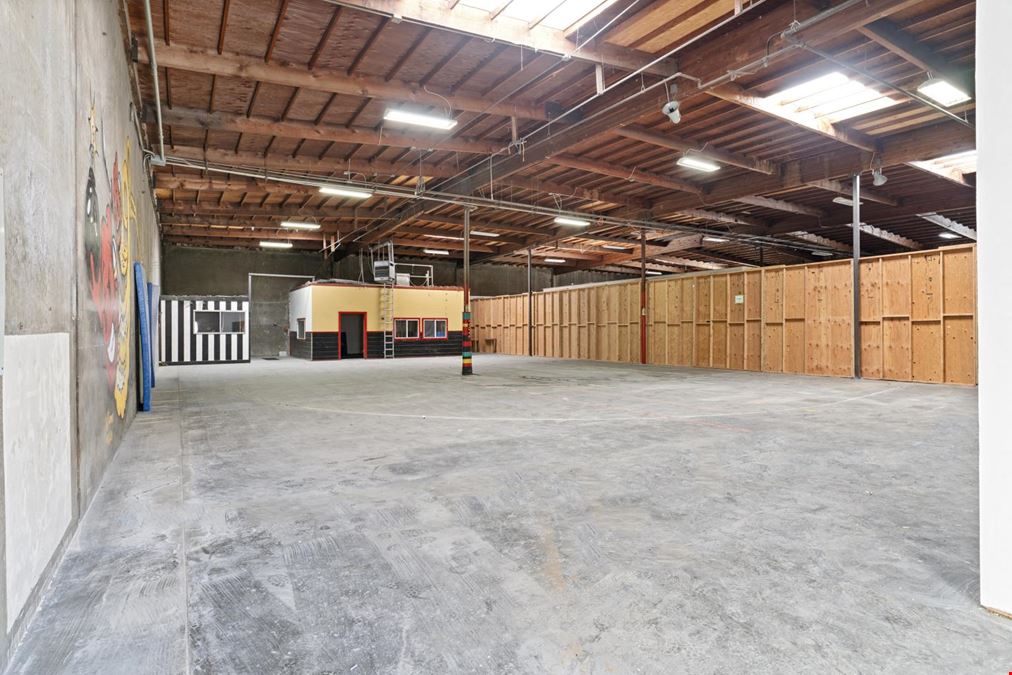 "Unlock Your Storage Solutions in Gardena: Prime Warehouse Space Available Now!"