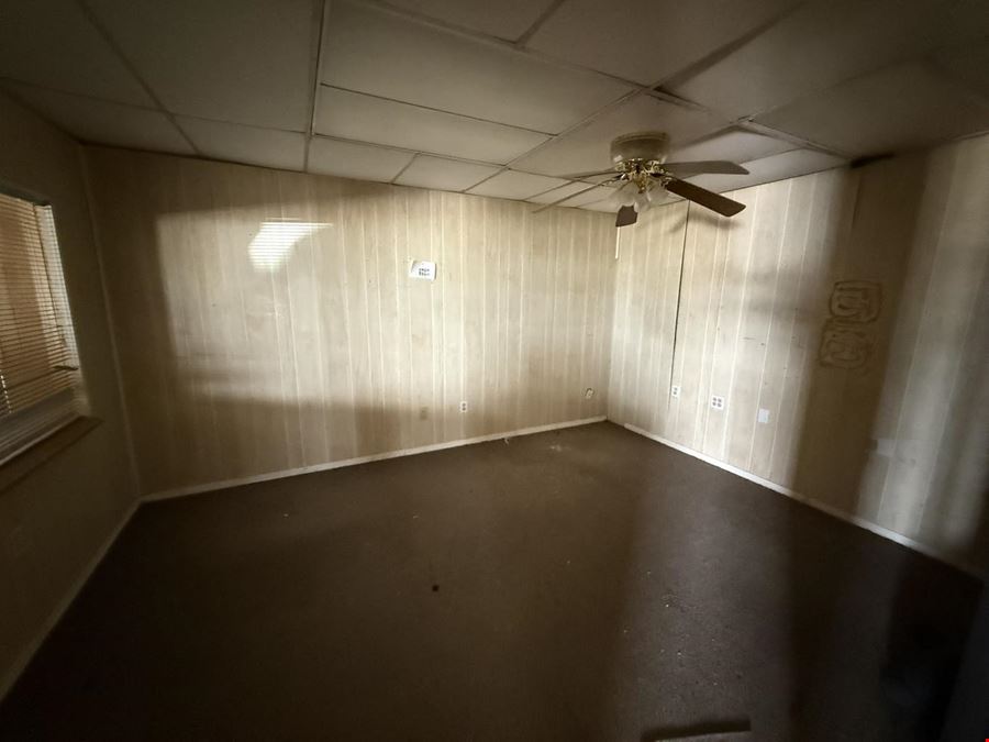 1561 W Hwy 82
