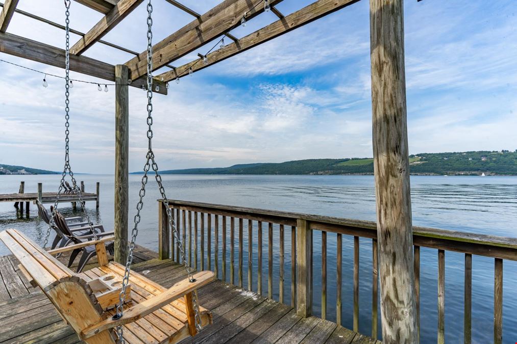 Admiral Peabody's  Lakeside Lodging