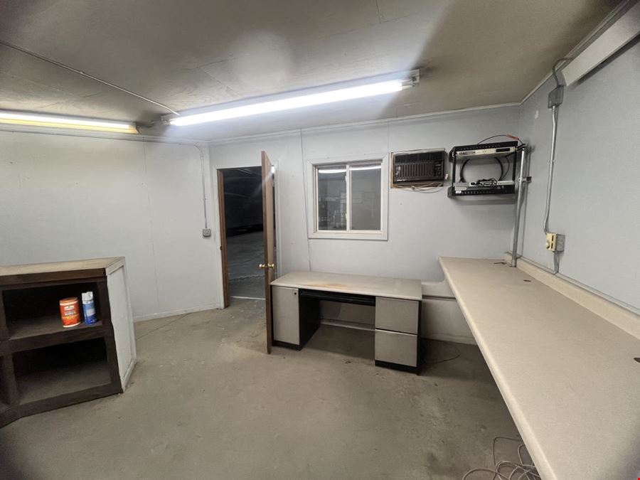 Industrial Shop Near Eglin St with Loading Dock & Office